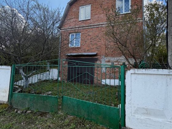 Цегляний будинок Шаровечка, ділянка 6 соток. Мінімальне оформлення 44622 Шаровечка