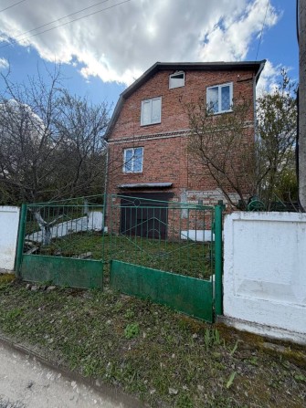 Цегляний будинок Шаровечка, ділянка 6 соток. Мінімальне оформлення 44622 - фото 1