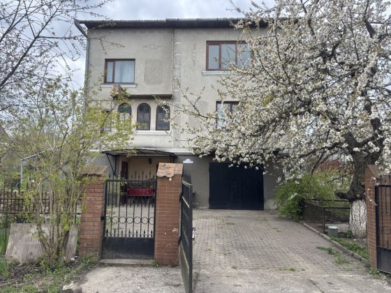 Будинок в смт.Ярмолинці Ярмолинці