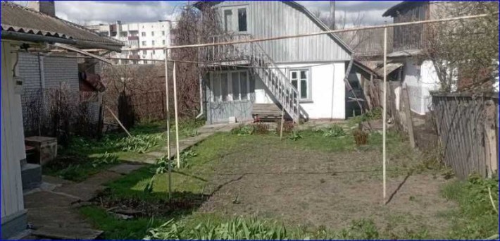 Продам півбудинку з двоповерховою літнею кухнею - фото 1