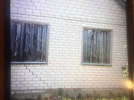 Ділянка з недобудованим будинком Червона Слобода