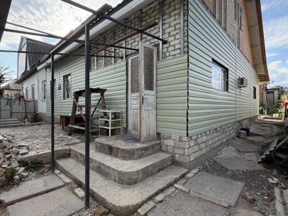 Продаж частини будинку.Слобода Червона Слобода