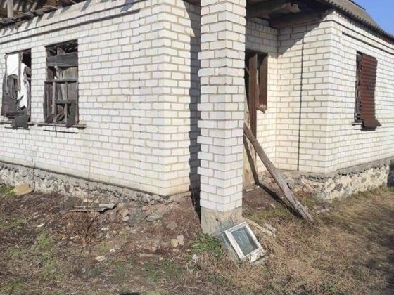 Продається недобудований будинок,на рівному місці,тихому,провулок виходить до сосновки і до річки. Корсунь-Шевченківський