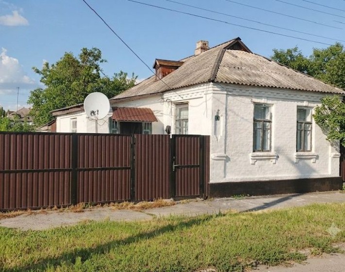 ПРОПОНУЄТЬСЯ ДО ПРОДАЖУ 2/3 частини житлового будинку у самому центрі м.Звенигородка - фото 1
