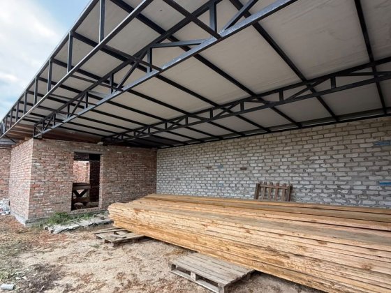 ПРОДАЄТЬСЯ НЕДОБУДОВАНИЙ БУДИНОК 198 м²  - матеріали на дах входять у вартість! Шпола