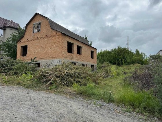 Продається будинок із ділянкою 11 соток у м. Тальне! Тальное