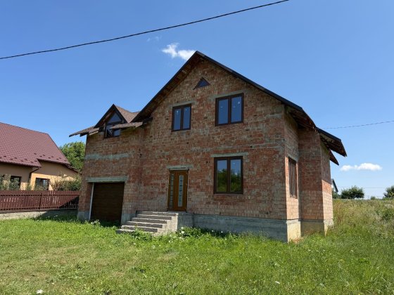 Будинок за сучасним проектом в передмісті Великий Кучуров
