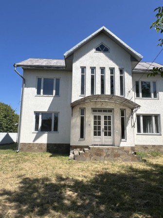 Продається будинок в смт Лужани  ціна 1050000 євро. - фото 1