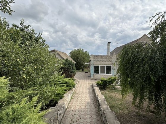 Продам дім в селі Михайлівка з промисловим приміщенням Михайлівка