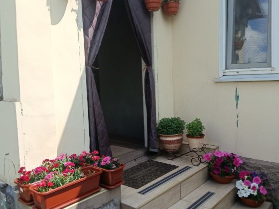 Продам 1/2 будинку район Черемушки України Куриловка