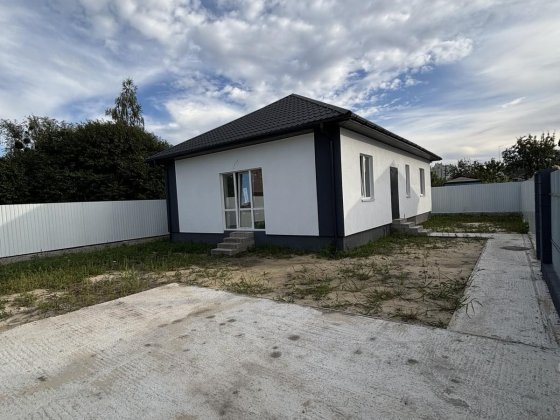 Продам від власника з газом новий будинок в центрі з чистовим ремонтом !