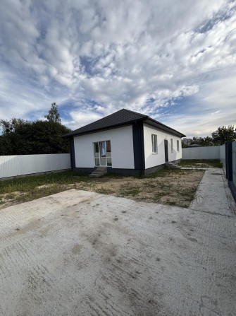 Продам від власника з газом новий будинок в центрі з чистовим ремонтом ! - фото 1