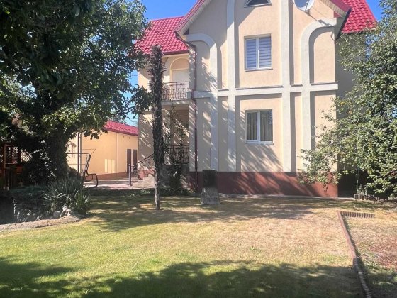 Продам будинок у Києві з підвалом,газом, каміном, світло не вимикається Київ