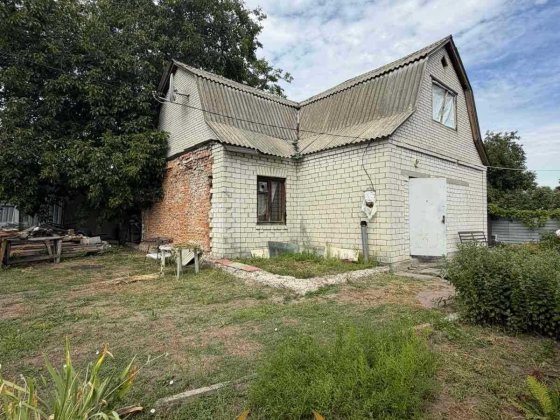 Будинок із діючим продуктовим магазином та додатковим житловим будинком!