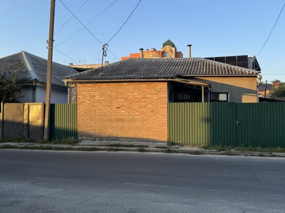 Продам будинок в центрі міста