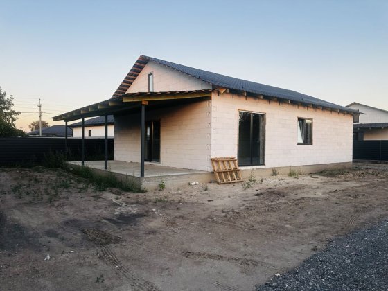 Продаж сучасного одноповерхового будинку (коробки) 90 м²