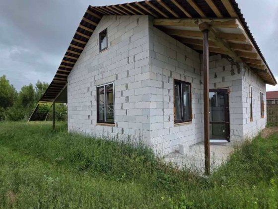 Продам новий будинок права сторона міста.