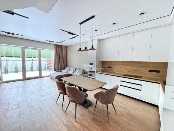 Продаж Таунхаус 125 м² 2 сотки Якісний ремонт Закрита територія Вихід до озера 2 паркомісця Функціон Київ