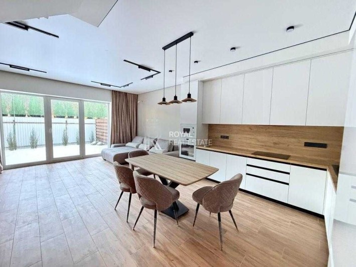 Продаж Таунхаус 125 м² 2 сотки Якісний ремонт Закрита територія Вихід до озера 2 паркомісця Функціон - фото 1