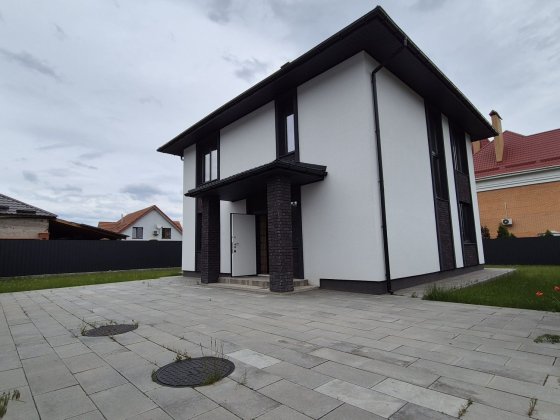 Будинок за шлагбаумом, елітна забудова, безпека та краса