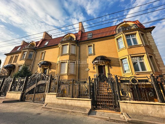 Продаж. Таунхаус на Печерську. Провулок Вільшанський 8Б