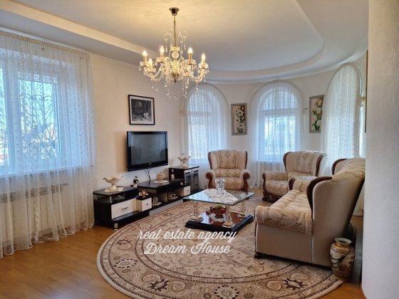 Будинок 334 м ремонт+ ПОВНА КОМПЛЕКТАЦІЯ, 9 соток , гараж, навіс м.Бориспіль