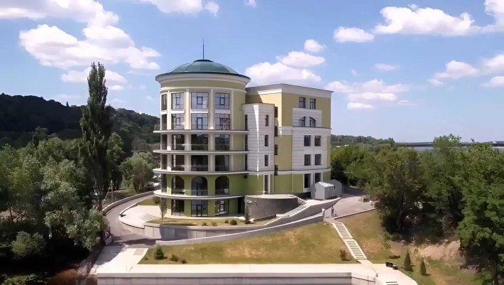 Продається 5 поверховий будинок 4106,1м з власним пірсом - фото 1