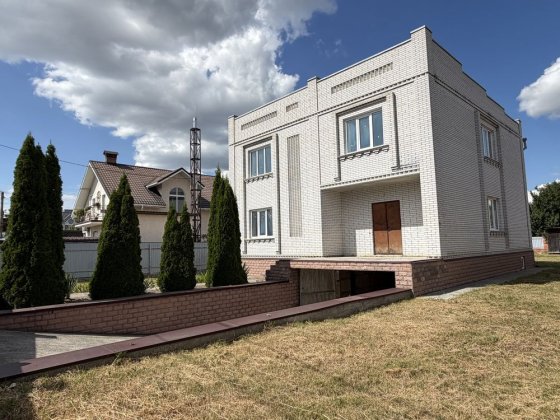 Продам будинок цегляний в царському селі 276 кв.метрів