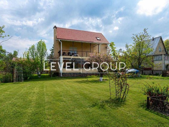 Продаж 3 поверхового будинку з верандою і ділянкою на 12 соток, 204 кв. м, 4 кімнати, на вул. Мислив