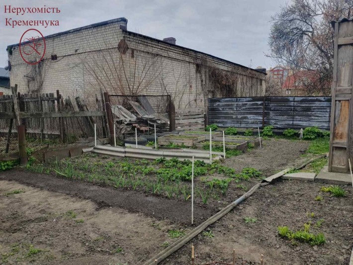Продаж півбудинку та земельної ділянки в центрі міста - фото 1