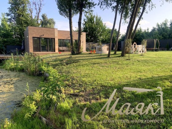 Продаж одноповерхового будинку 60м2 (1 спальня)  з прямим виходом до річки — Голосіївський район, Ки