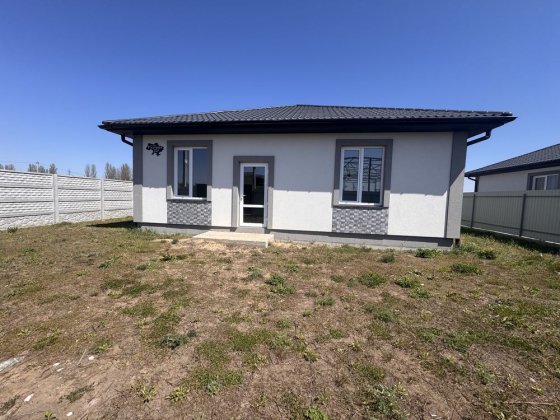 Будинок на продаж з великою ділянкою
