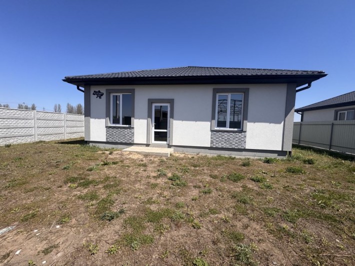 Будинок на продаж з великою ділянкою - фото 1