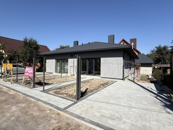 Продам одну половину дуплекса 64 кв.+20кв. літня кухня.  м. Луцьк  з усіма комунікаціями ГАЗ ВОДА ЕЛ Луцьк