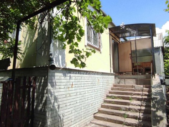 Продаж цегляного будинку на 17-му кварталі Кривой Рог