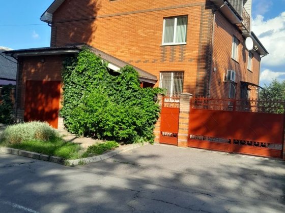 Продам будинок на два окремі входи в районі  Н.Іванівського ринку Кременчуг