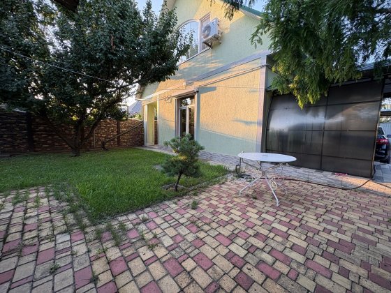 Будинок з ремонтом та басейном у Крюкові Кременчуг
