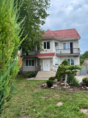 Приватний будинок 320 м.кв в місті. Повністю вмебльований. - фото 1