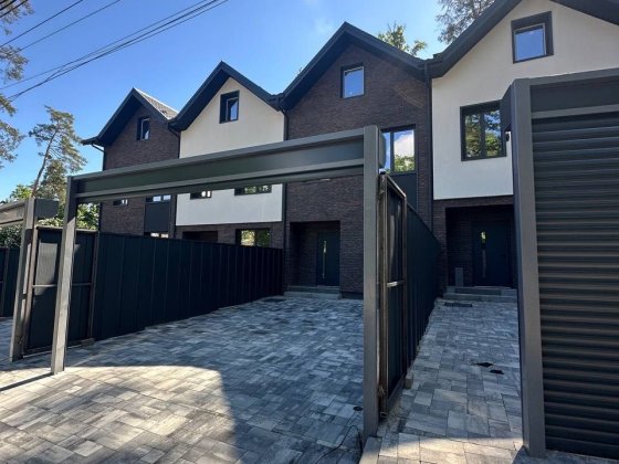 Продам таунхаус 100 м² в Ірпені на вул. Лисенка, ділянка 1,7 сотки — $88 000. Центральні комунікації Ірпінь