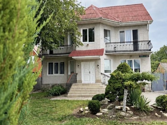 Продаж просторого будинку в Луцьку | 320 м² | 10 соток | вул. Тарасова Луцьк