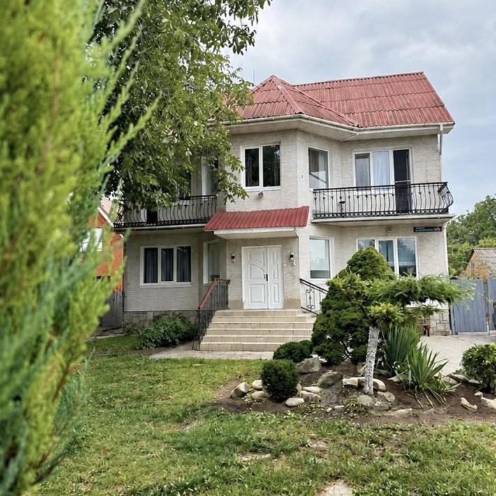 Продаж просторого будинку в Луцьку | 320 м² | 10 соток | вул. Тарасова - фото 1
