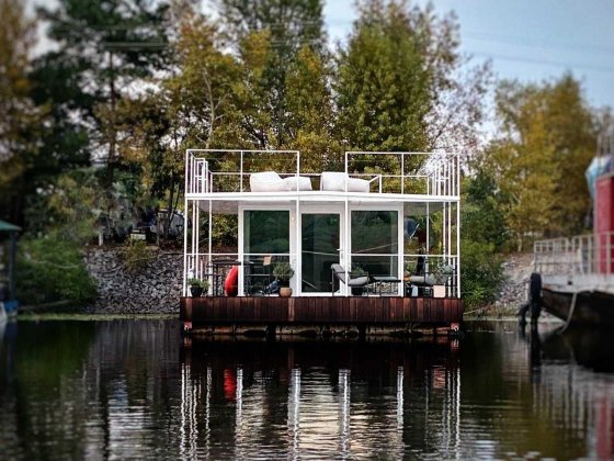 Будинок на воді, плавдача, дебаркадер, плавбудинок, плавуча споруда з місцем на острові Водників, Ки
