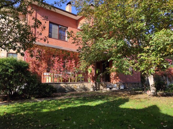 Без % Продаж 3-поверхового будинку, ст.м. Нивки, Сирець, 9 соток.