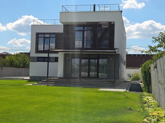 Продаж будинку в з ремонтом та технікою в чудовому місці Осокорки