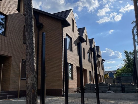 Продам сучасний таунхаус з укриттям в центрі міста. Центральні комунікації. Сертифікат, Є Оселя, мін