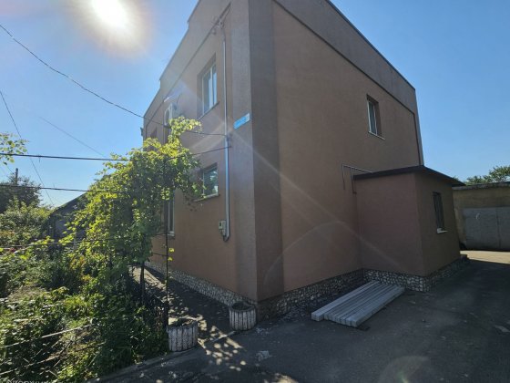Продаж 2-х будинків по  вул.Локомотивна/120м2/ меблі техніка Кривой Рог
