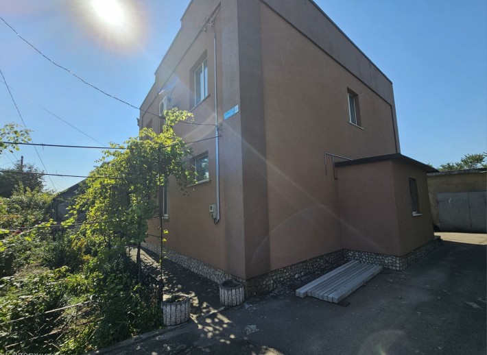 Продаж 2-х будинків по  вул.Локомотивна/120м2/ меблі техніка - фото 1