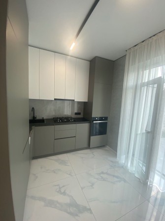 Продам котедж 90 м.кв з сучасним ремонтом та меблями  на Щасливому - фото 1