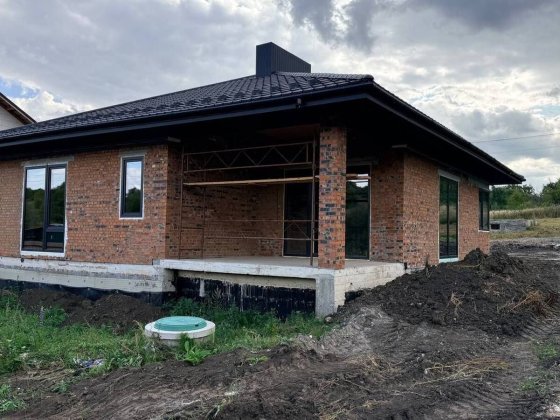 Якісний просторий будинок Лезнево, є тераса та підвал, власна свердловина. Мінімальне оформлення 466 Хмельницкий