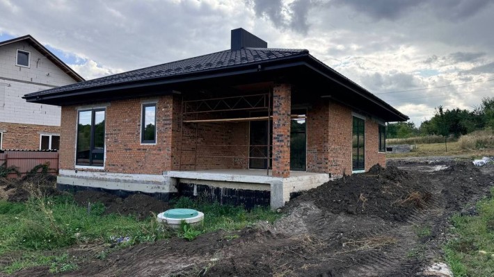 Якісний просторий будинок Лезнево, є тераса та підвал, власна свердловина. Мінімальне оформлення 466 - фото 1